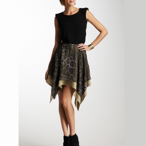 Asymmetrical animal print flowy skirt - Picture 1 of 4